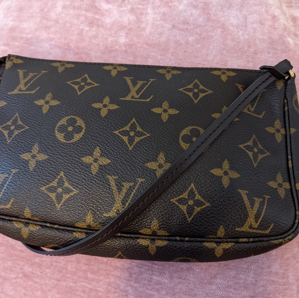 Louis Vuitton pochette